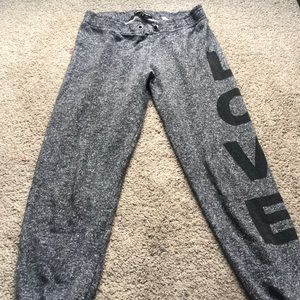 gray sweatpants 🖤